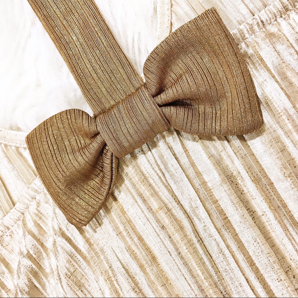 Weavers T Back Bow  Iridescent Golden Pleated Top - Picture 6 of 8